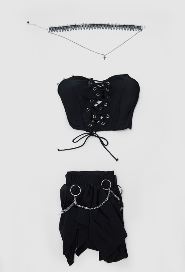 Gothic Broken Heart Shaped Swimsuit Two-Piece Bikini Set Halter Top and Culottes Bathing Suit with Choker Gothic Broken Heart Shaped Swimsuit Two-Piece Bikini Set Halter Top and Culottes Bathing Suit with Choker