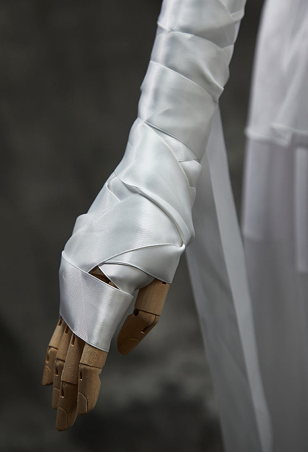 My Dying Bride Halloween White Short Wedding Dress Irregular Ruffled Dress with Corset and Gloves My Dying Bride Halloween White Short Wedding Dress Irregular Ruffled Dress with Corset and Gloves