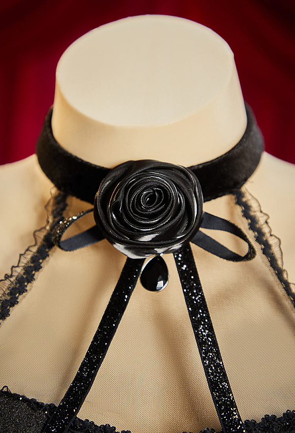 Bloodshade Soirée Gothic Black Velvet Dress Dark Style Layered Halter Dress with Gloves
