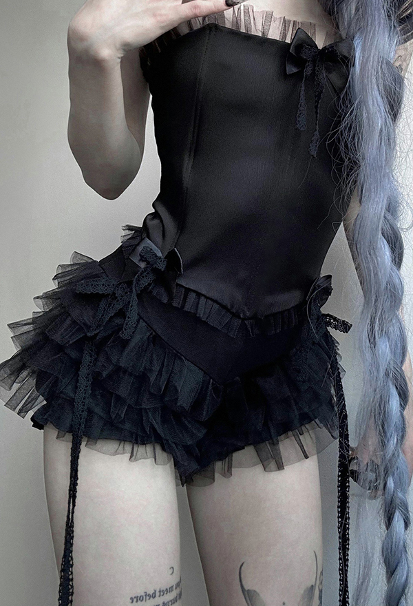 Gothic Black High-Waisted Cake Shorts Dark Style Lace Mesh Layered Shorts Gothic Black High-Waisted Cake Shorts Dark Style Lace Mesh Layered Shorts