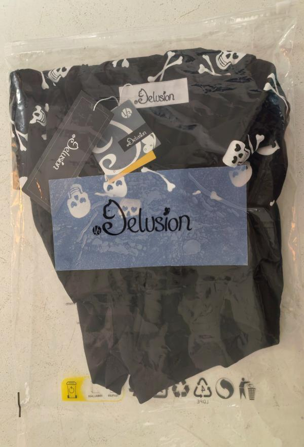 1/3 Delusion Gothic Black Skull Print Shorts Low-Rise Slim-Fit Shorts 1/3 Delusion Gothic Black Skull Print Shorts Low-Rise Slim-Fit Shorts