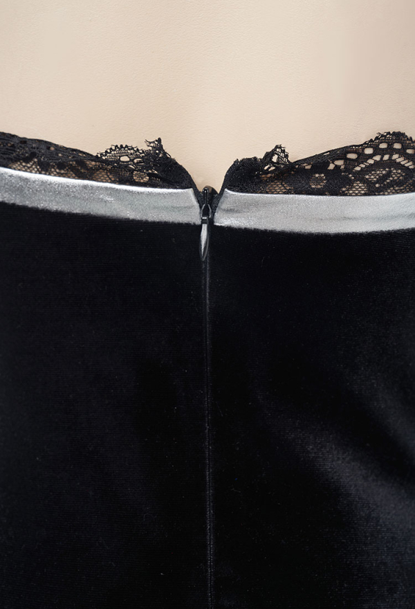 Love Poetry Sexy Black Rose Decoration Sexy Lace Lingerie with Cloak and Stocking Love Poetry Sexy Black Rose Decoration Sexy Lace Lingerie with Cloak and Stocking